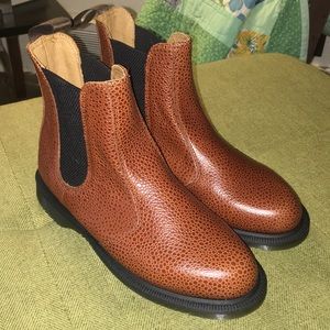 New. Dr. Martens Leather Chelsea Boots. Size 7.